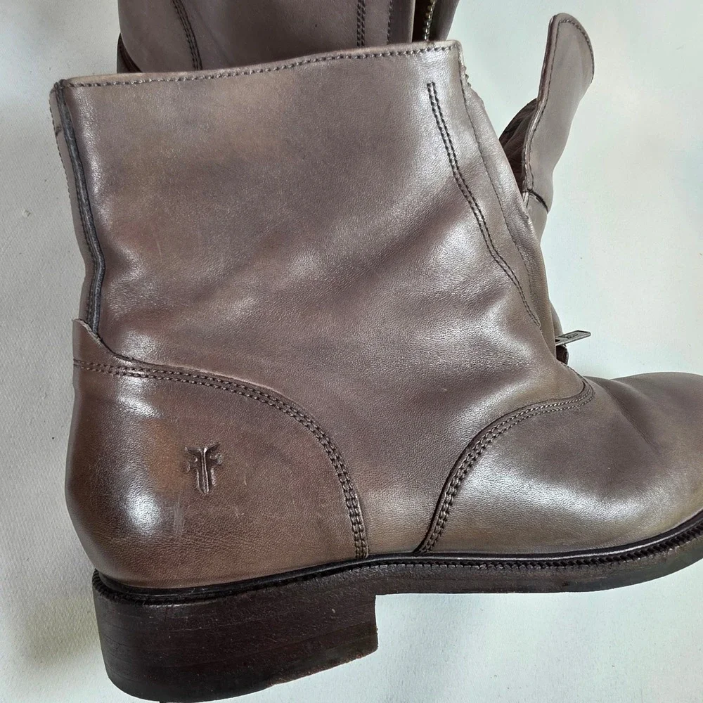 FRYE Kelly Women's 8 Gray Leather Front Zip Ankle Boots Moto Minimalist